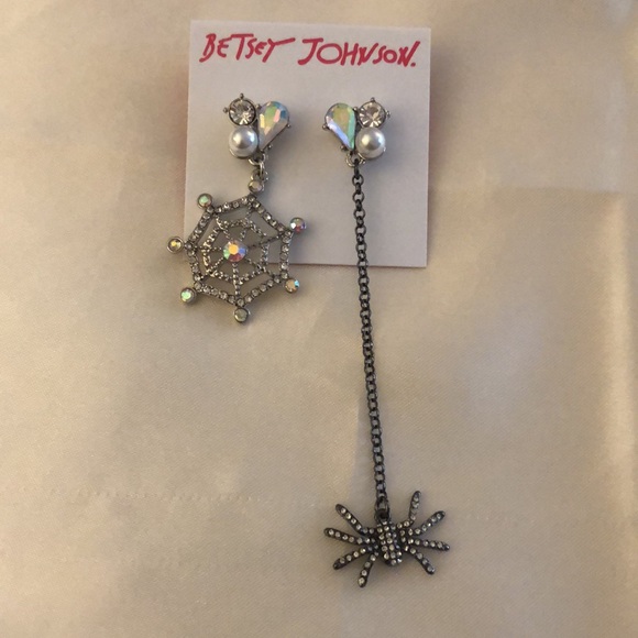 Betsey Johnson Silver Tone Spider & Spider Web Mismatch Drop Earrings NWT - Picture 3 of 11
